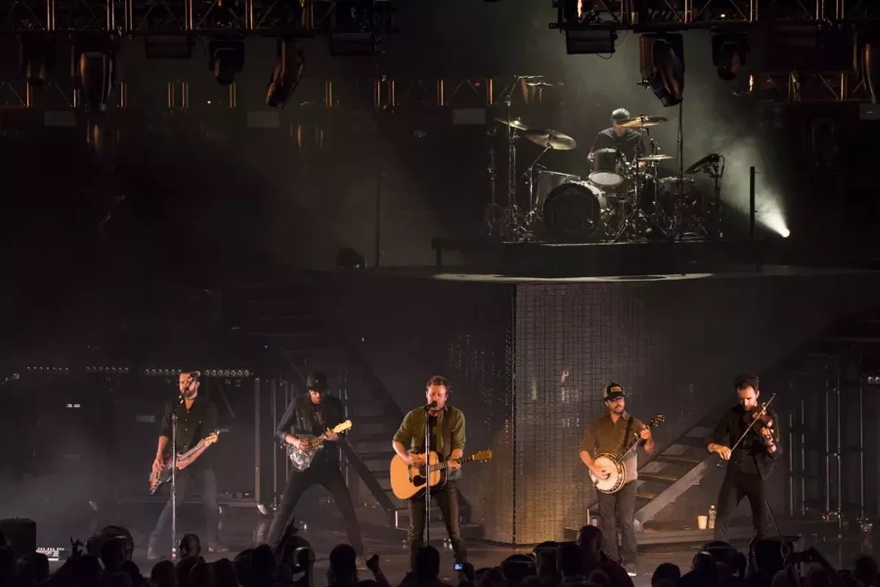 Image: 30 photos of Dierks Bentley performing at DTE Energy Music Theatre