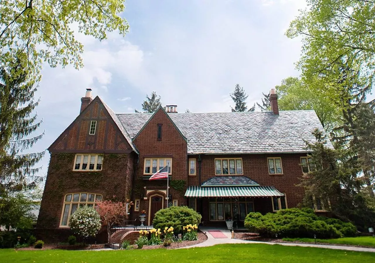 The English Inn: Functioning as a high end B&B, The English Inn can accompany weddings easily in its tranquil ivy-covered walls. With two different venues for &#147;intimate weddings&#148; or &#147;grand weddings,&#148; The English Inn can provide 18 rooms of its B&B to accommodate bride and groom families. Wine and dine wedding guests with this 2014 Diner&#146;s Choice OpenTable.com winner. Located at 677 S Michigan Rd, Eaton Rapids. Photo via Facebook user The English Inn.