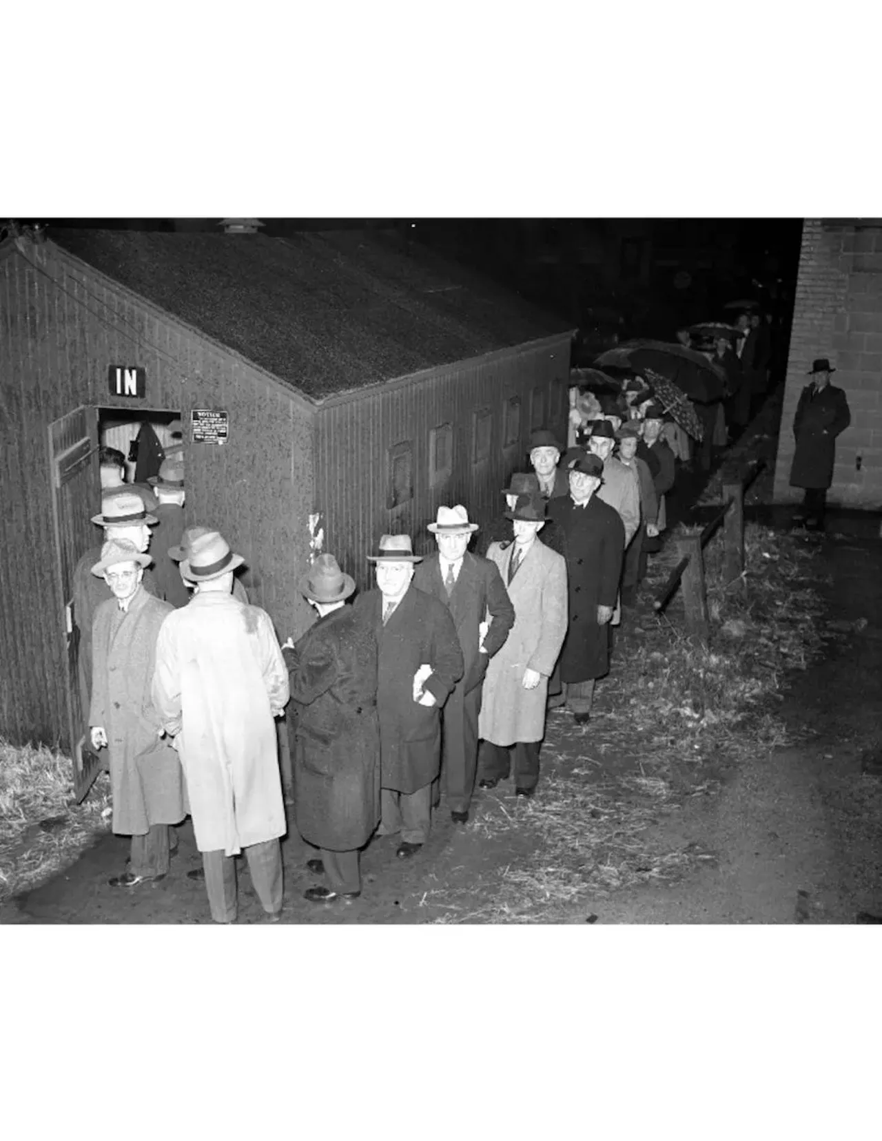 3 Crowds waiting to vote. (1959) All photos courtesy of Walter P. Reuther Library, Archives of Labor and Urban Affairs, Wayne State University