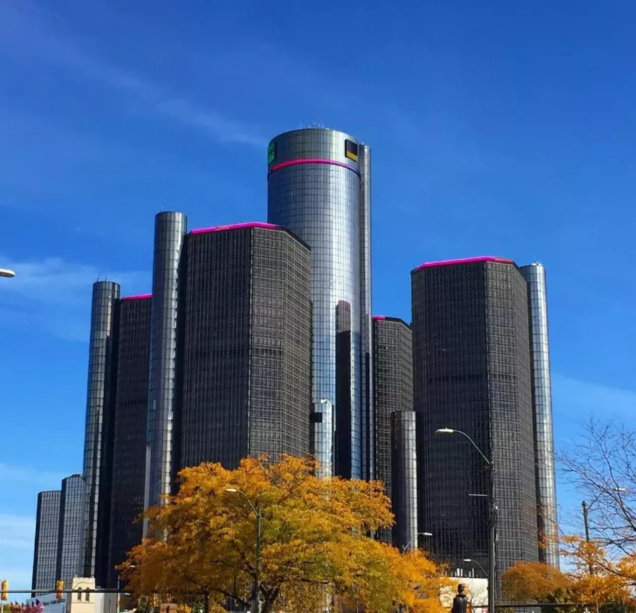 Your loyalty to the Big 3 depends on your family ties You think you&#146;re going to park your Dodge Charger in the driveway of your Ford retiree grandfather? Think again. Most times Detroiters are loyal to the car company that the members of their family work for. Photo courtesy of @willpbyrne