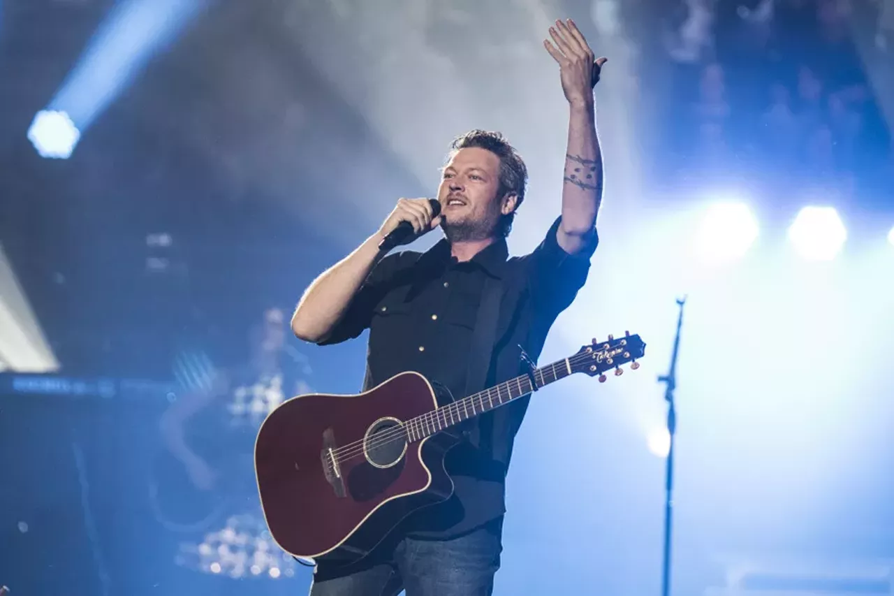 Image: 32 photos from Blake Shelton at The Palace