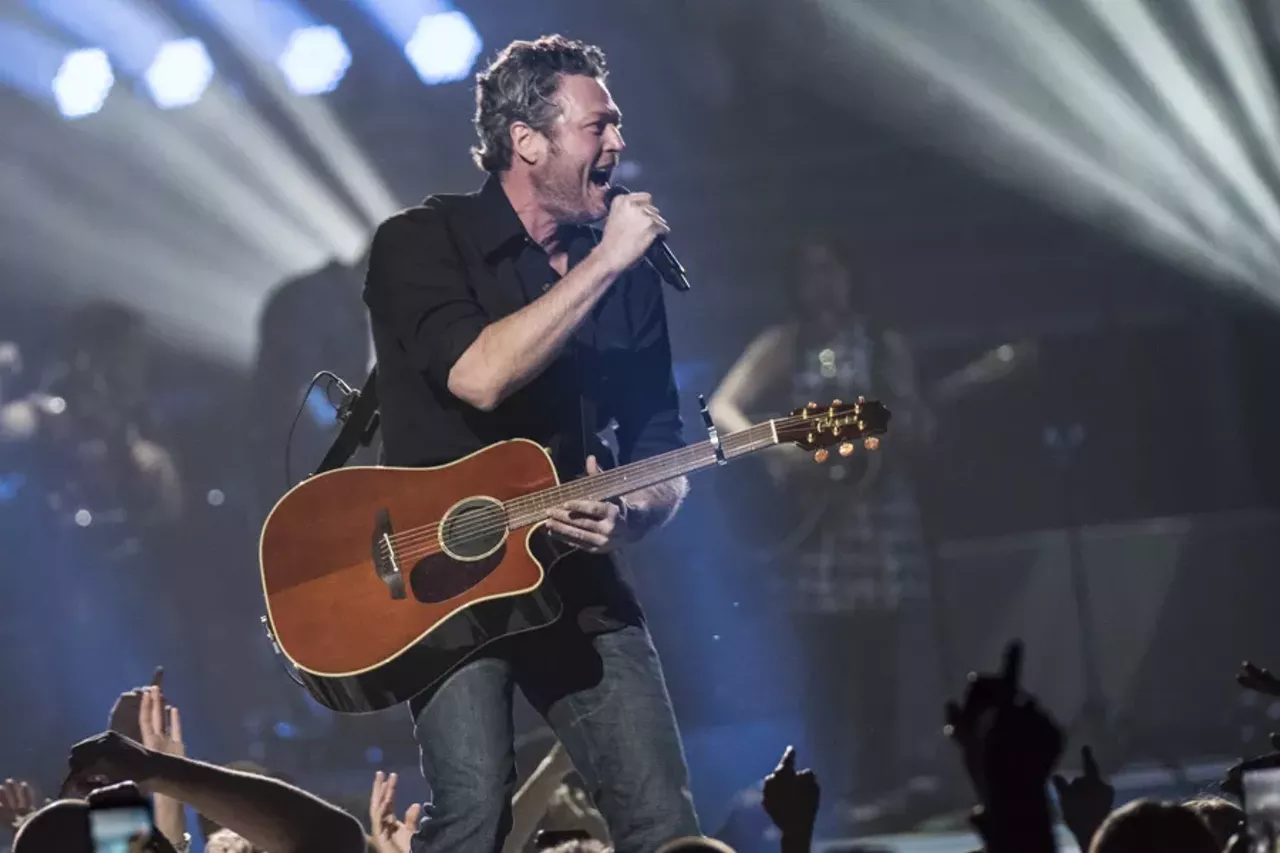 Image: 32 photos from Blake Shelton at The Palace