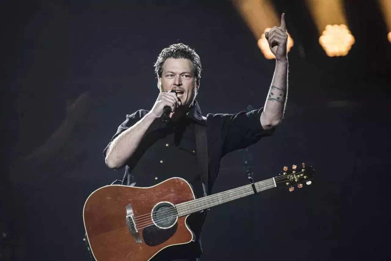 Image: 32 photos from Blake Shelton at The Palace