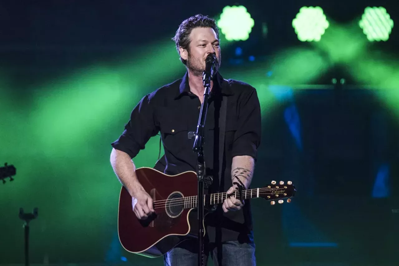 Image: 32 photos from Blake Shelton at The Palace