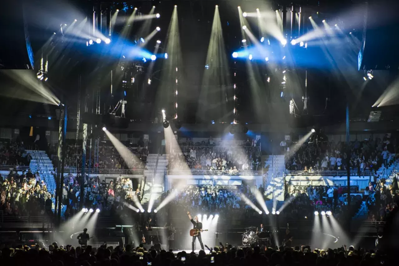Image: 32 photos from Blake Shelton at The Palace