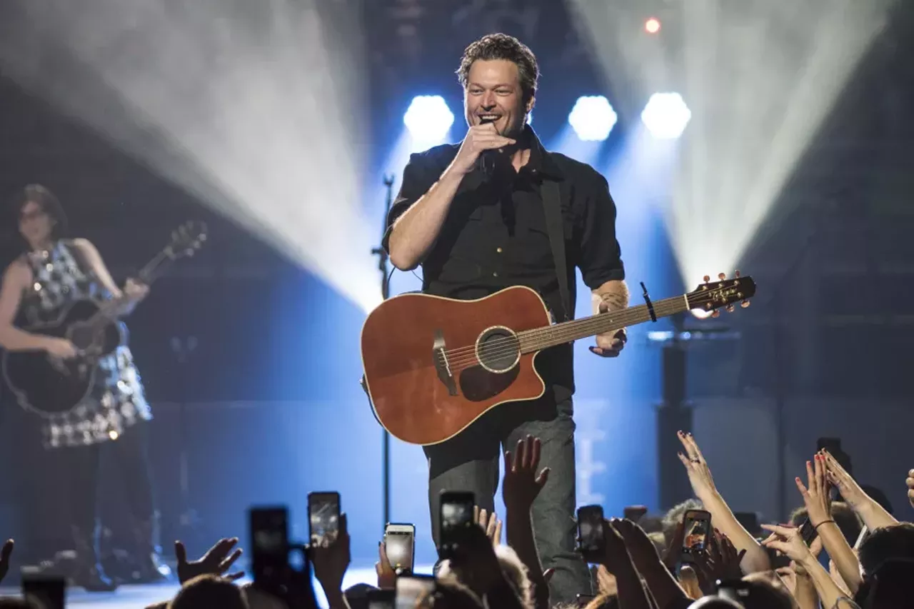 Image: 32 photos from Blake Shelton at The Palace