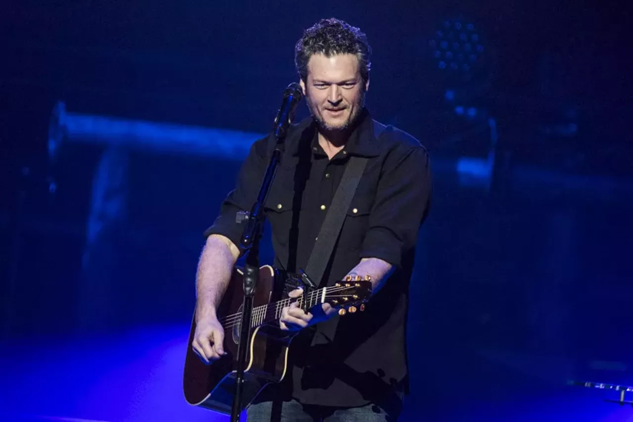 Image: 32 photos from Blake Shelton at The Palace