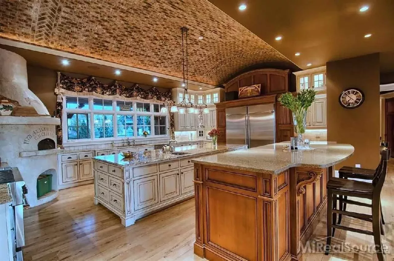 5350 Brewster Rd, Rochester Hills, MI | $6,950,000