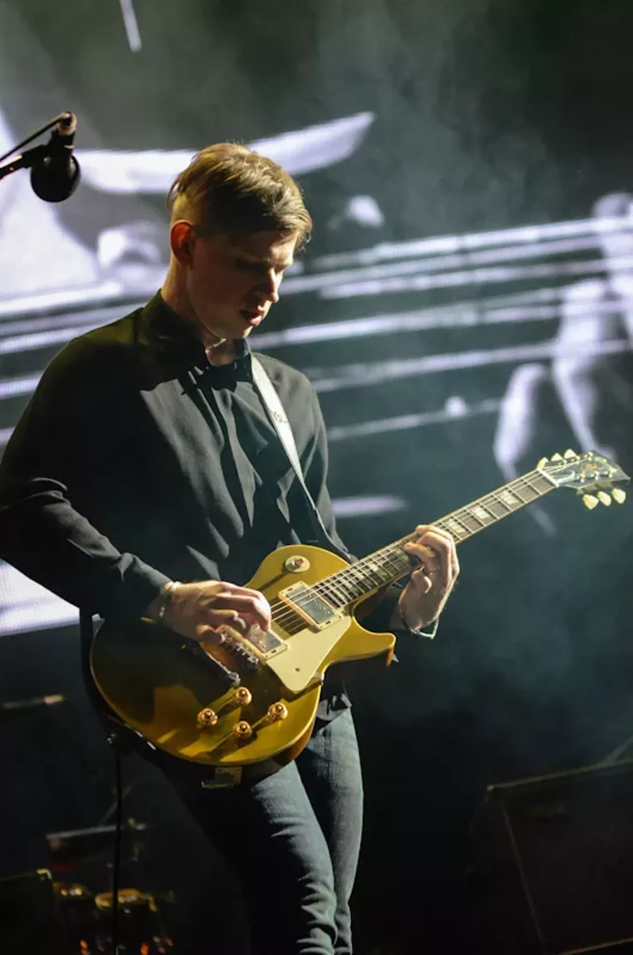 Image: 33 Great Pics From Kings Of Leon at the Palace