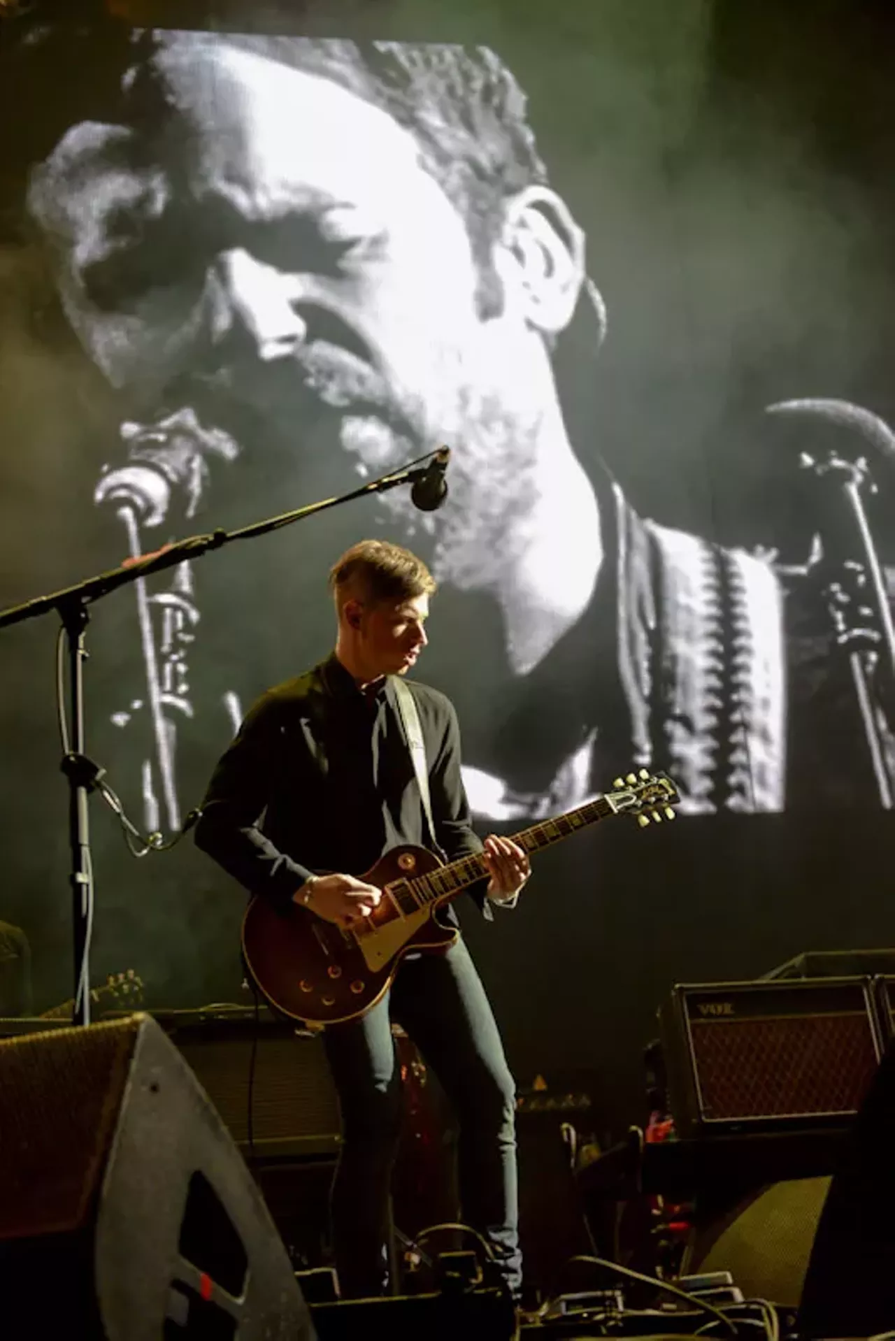 Image: 33 Great Pics From Kings Of Leon at the Palace