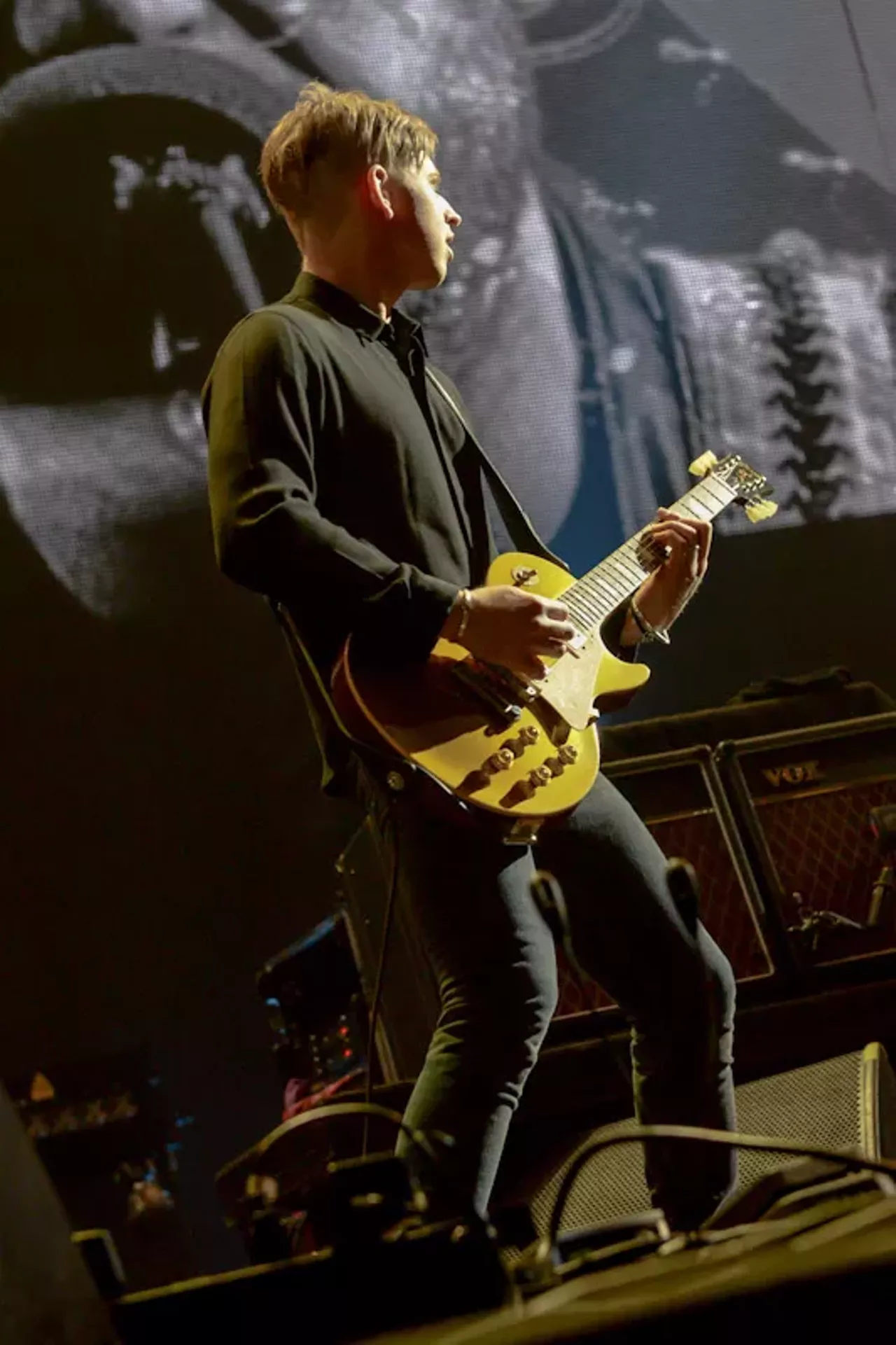 Image: 33 Great Pics From Kings Of Leon at the Palace