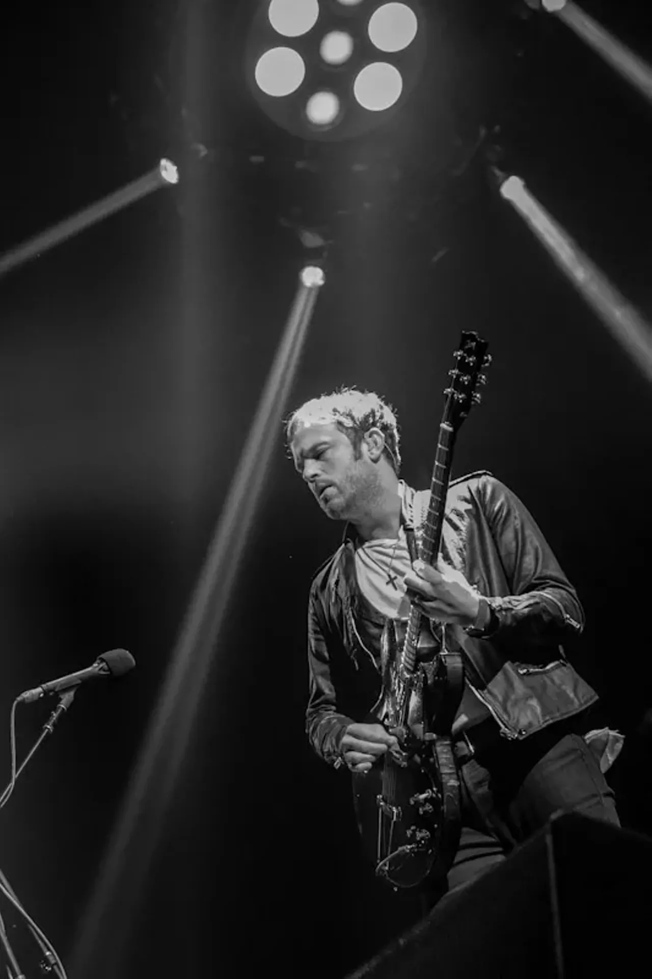 Image: 33 Great Pics From Kings Of Leon at the Palace