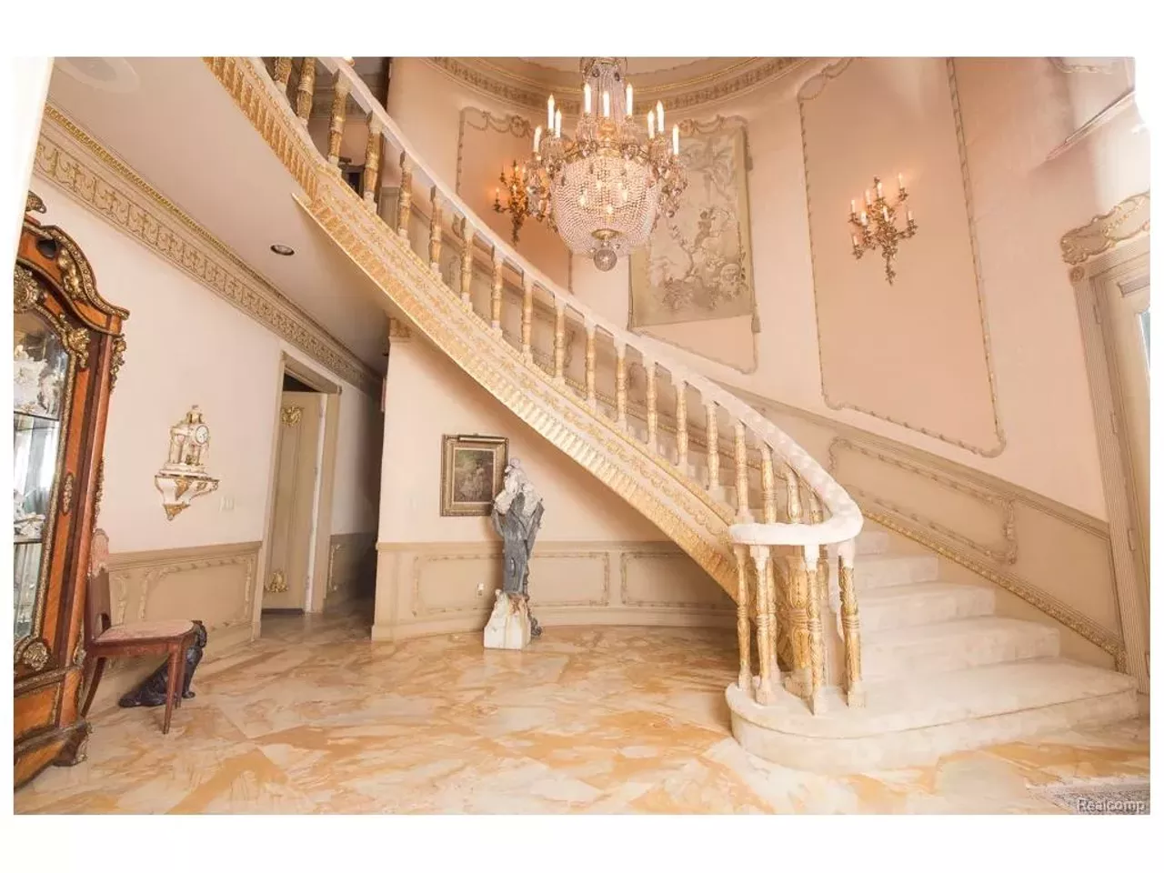 Image: 33 photos of a bizarre Genesee County mansion
