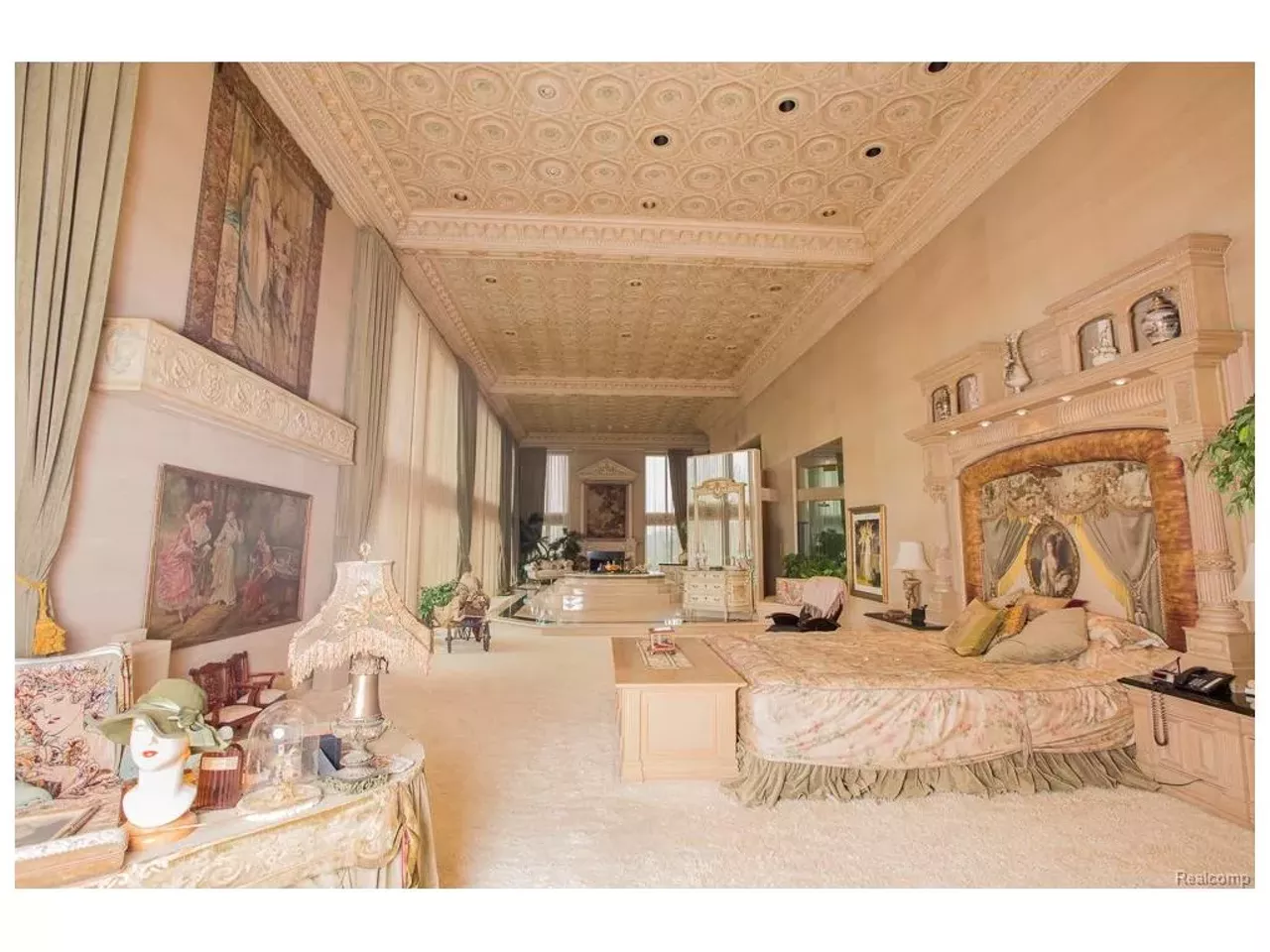 Image: 33 photos of a bizarre Genesee County mansion