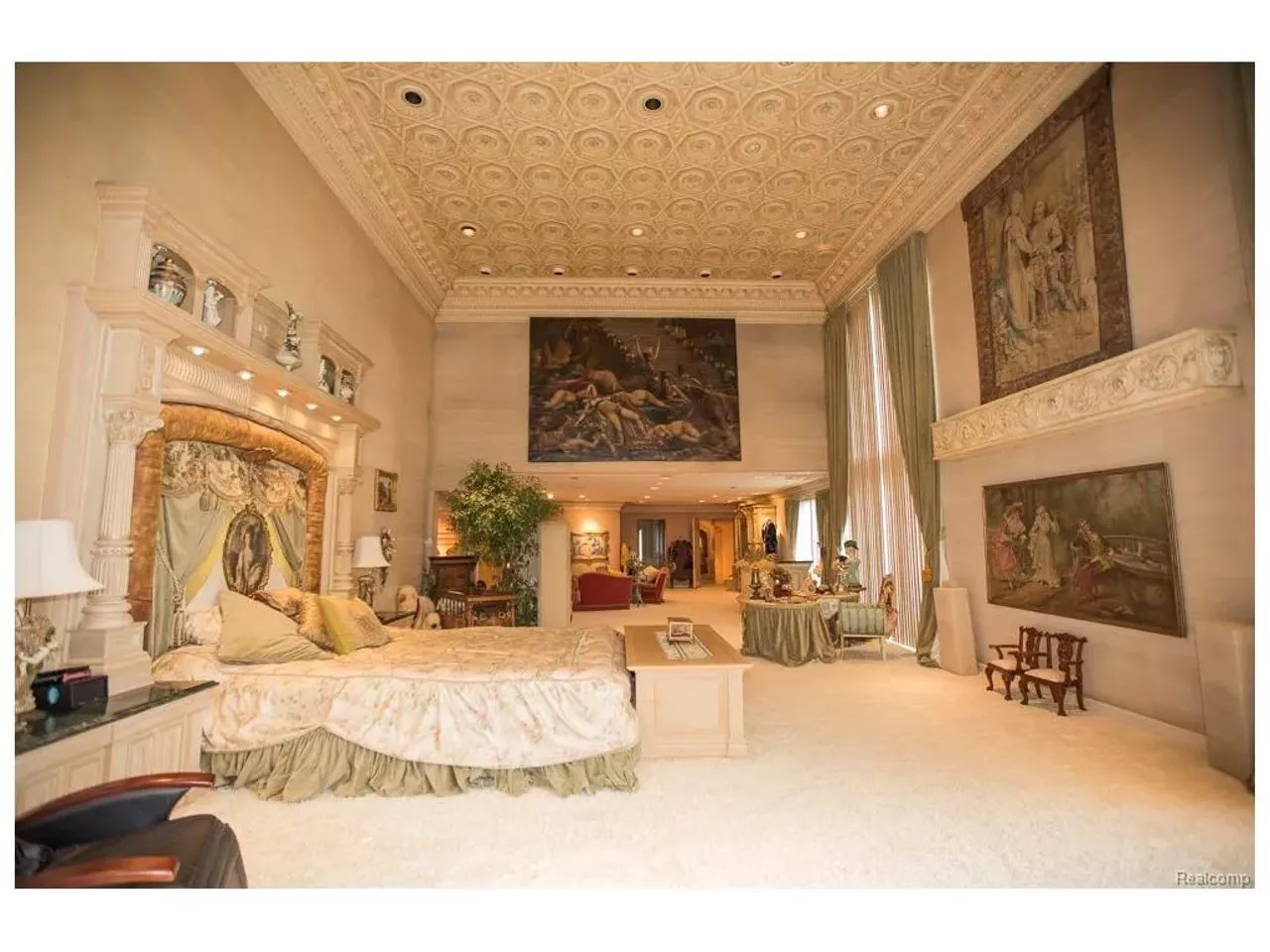 Image: 33 photos of a bizarre Genesee County mansion