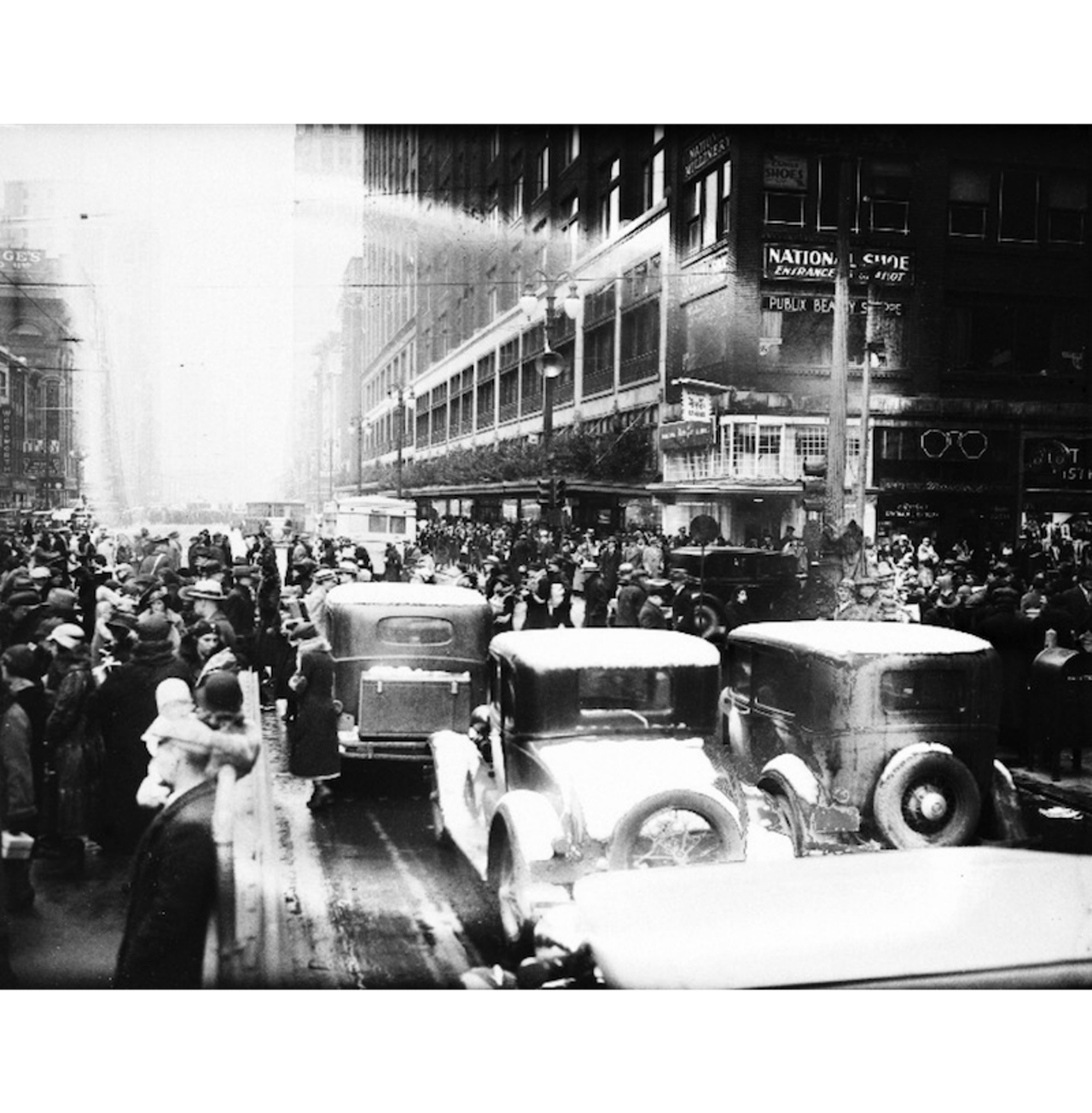 Christmas shoppers downtown. (1934) All photos courtesy of Walter P. Reuther Library, Archives of Labor and Urban Affairs, Wayne State University