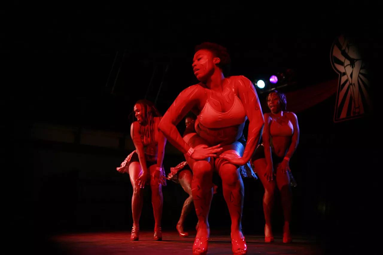 Image: 49 more NSFW photos from the Dirty Show