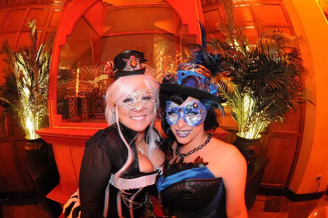 Image: 77 spine-tinglingly creepy photos from Theatre Bizarre Charity Gala