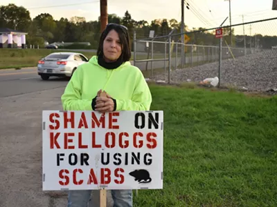 Kellogg warehouse crew leader Heather Greene pickets outside of the cereal plant in Battle Creek, Oct. 19, 2021