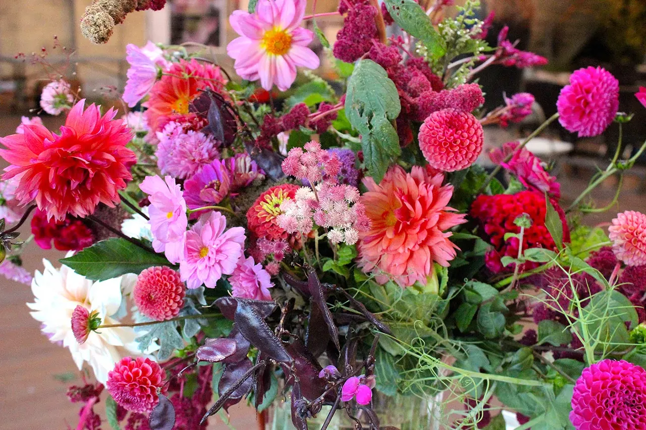 resenters included The Bloom Project (https://thebloomproject.org/), which reclaims flowers used for one-off events, such as weddings and galas, and uses them to create bouquets to donate to hospice and palliative care patients.