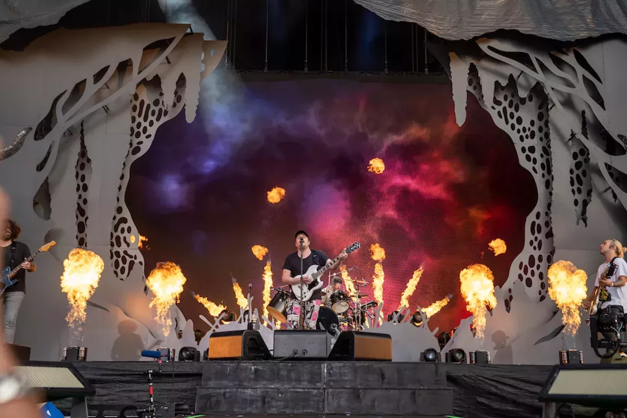 Image: All the fire and fuckery we saw at the Green Day, Weezer, and Fall Out Boy show at Comerica Park
