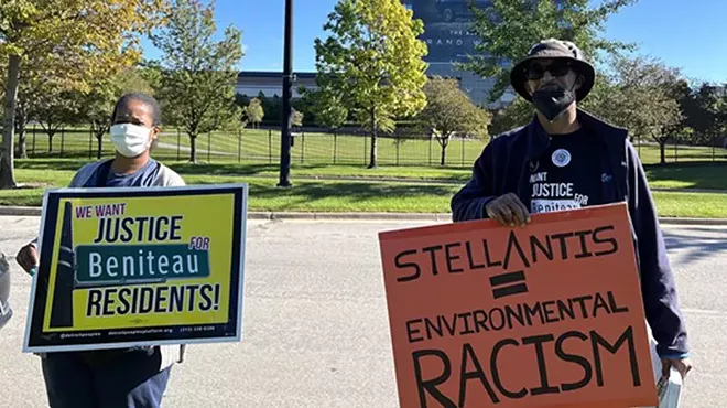 Image: Amid foul odor, Detroit residents demand meeting with Stellantis but are rebuffed