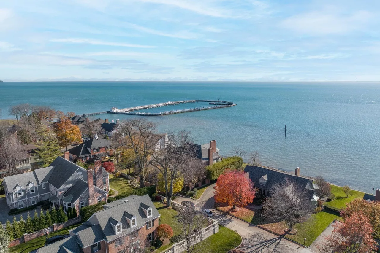 2 Dodge, Grosse Pointe, MI 48230