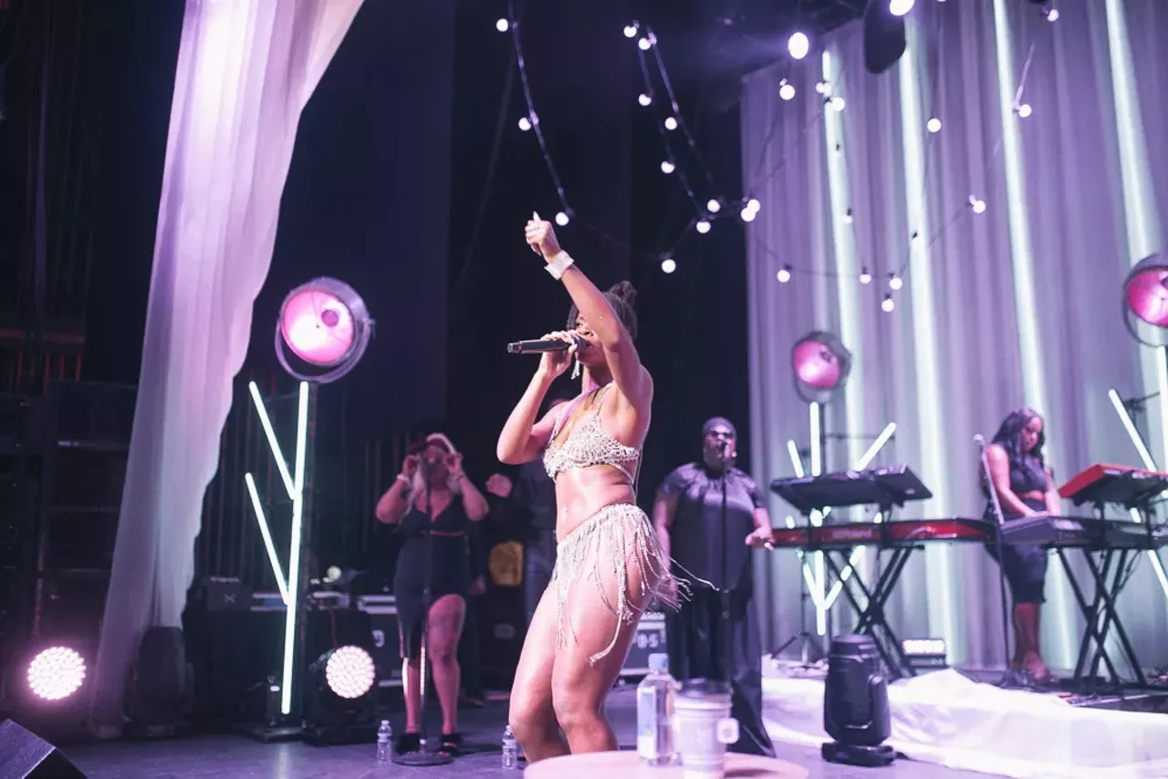 Image: Ari Lennox serenades fans at The Fillmore in Detroit