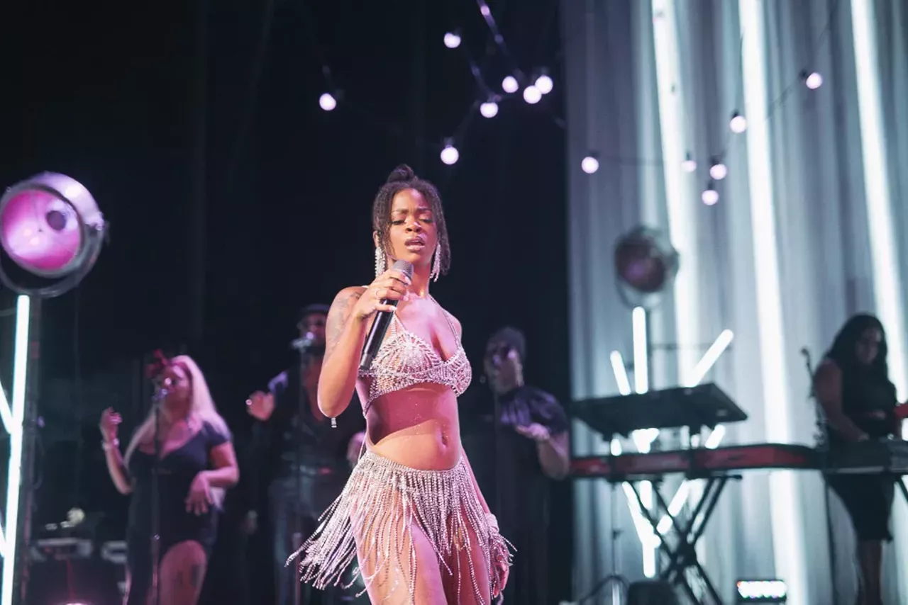 Image: Ari Lennox serenades fans at The Fillmore in Detroit