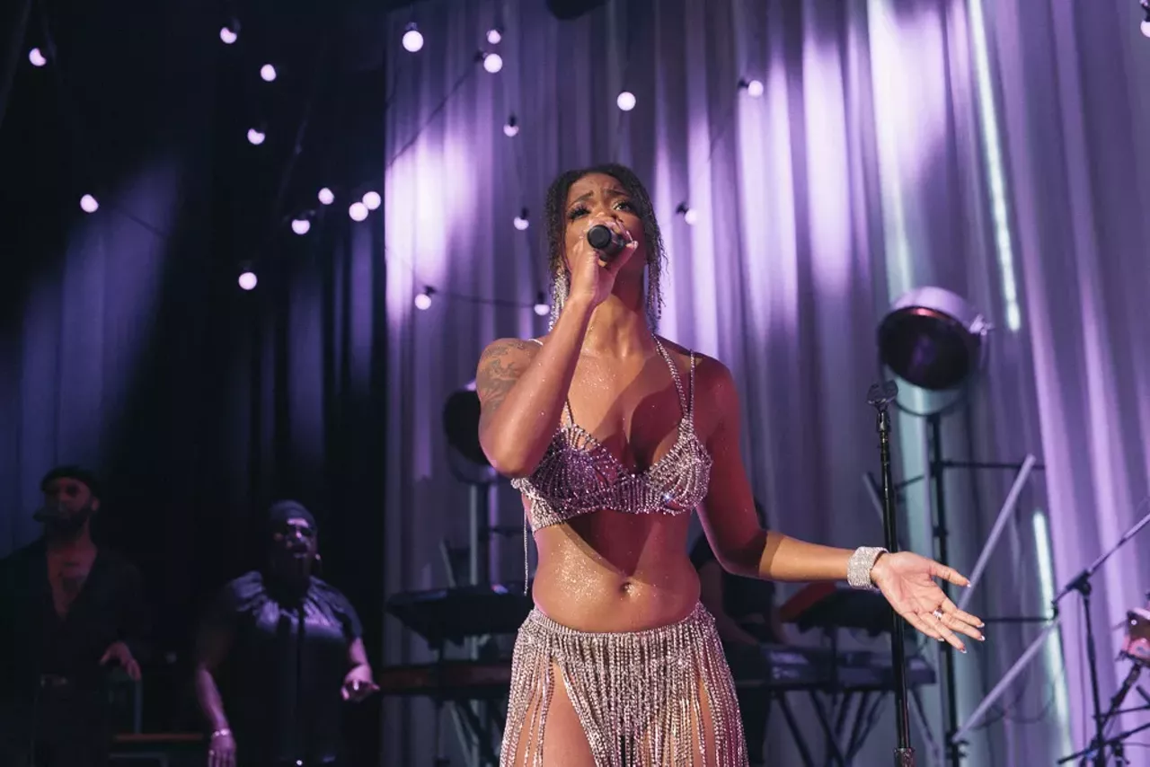 Image: Ari Lennox serenades fans at The Fillmore in Detroit