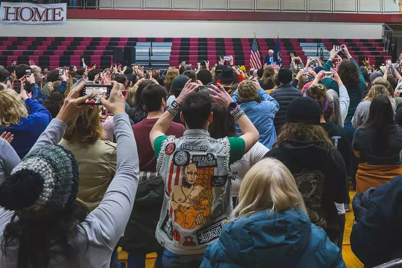 Image: Bernie Sanders draws massive crowd in Macomb County to fight oligarchy