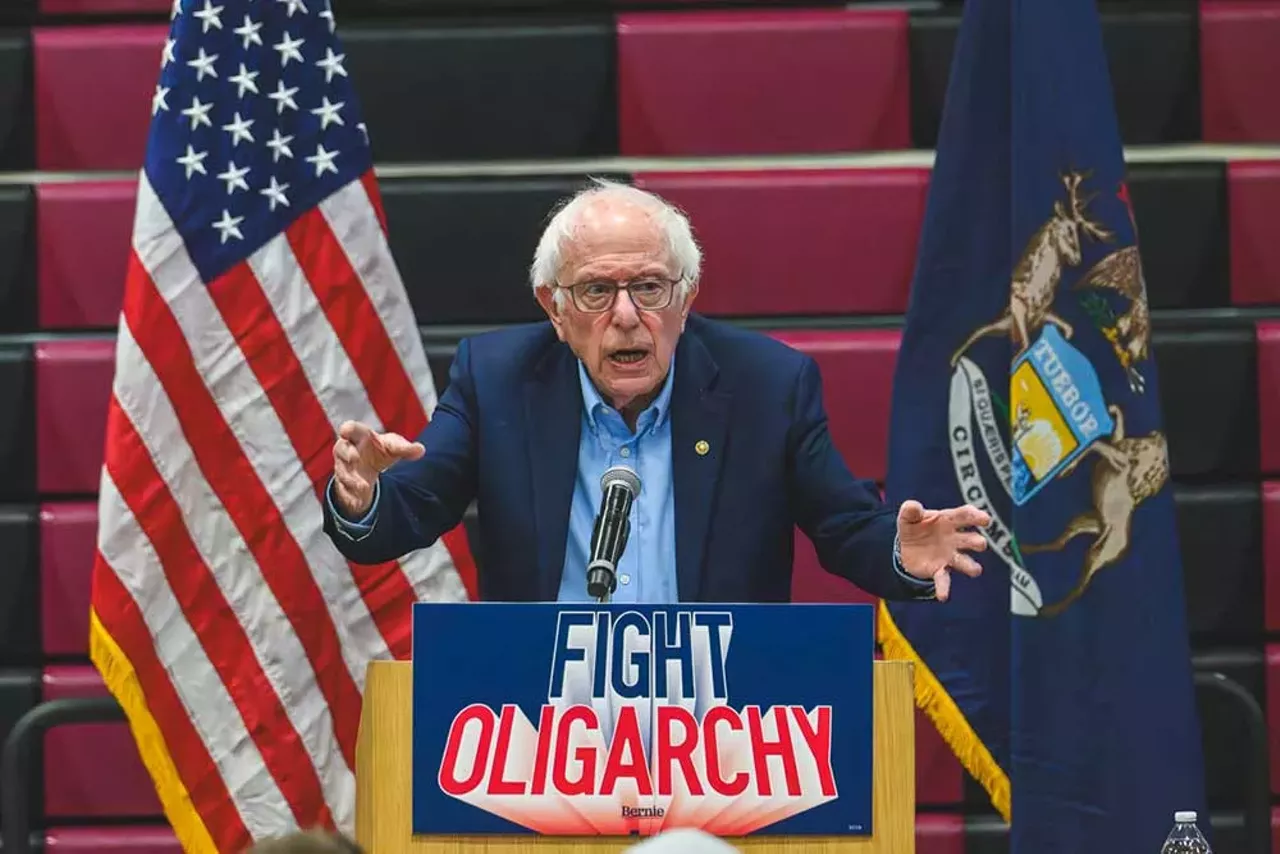 Image: Bernie Sanders draws massive crowd in Macomb County to fight oligarchy