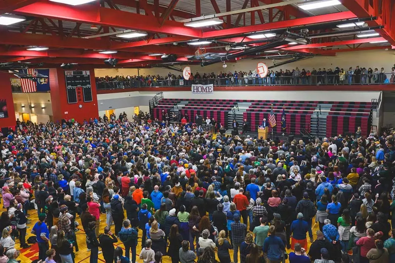 Image: Bernie Sanders draws massive crowd in Macomb County to fight oligarchy