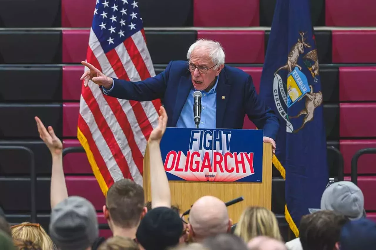 Image: Bernie Sanders draws massive crowd in Macomb County to fight oligarchy