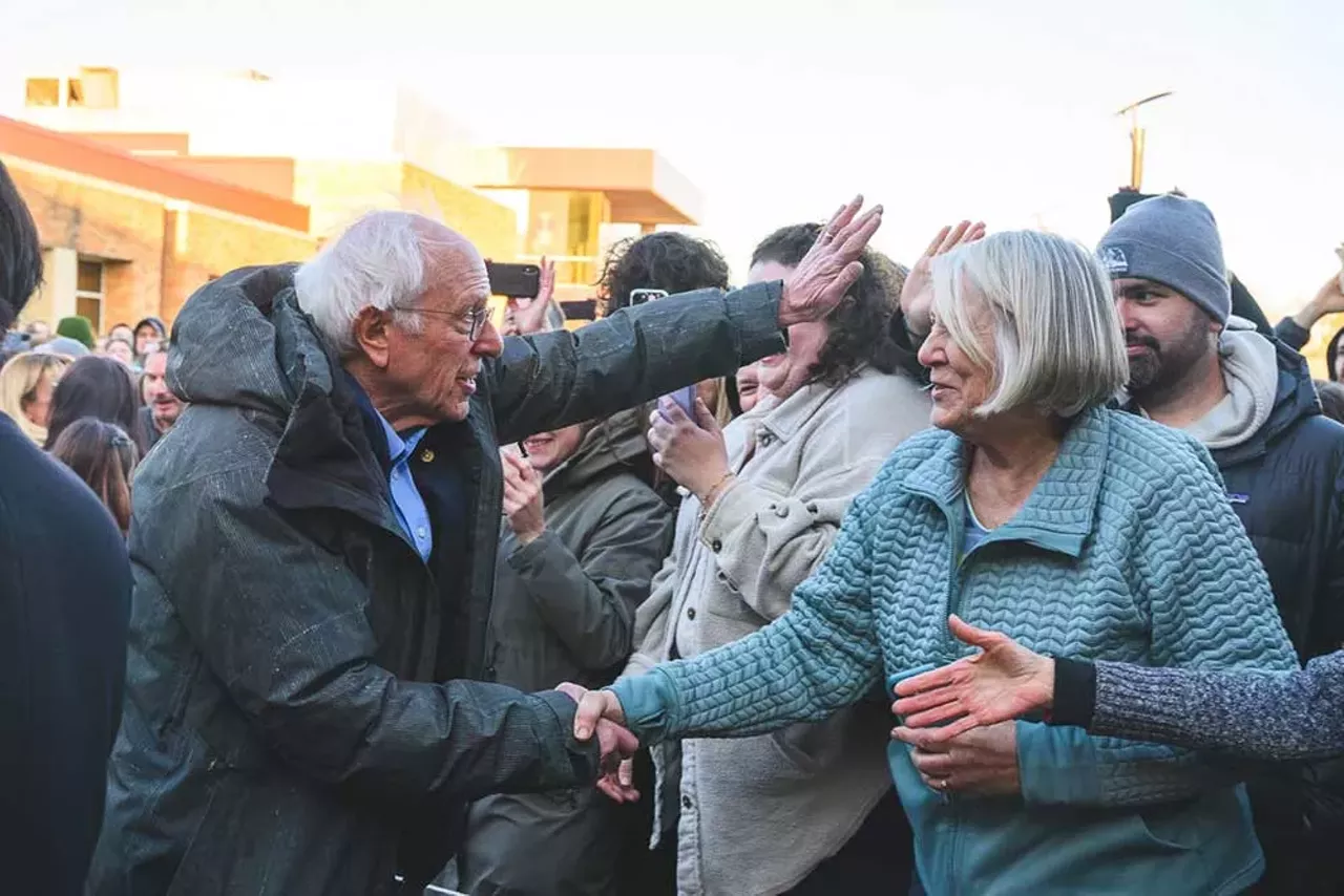 Image: Bernie Sanders draws massive crowd in Macomb County to fight oligarchy