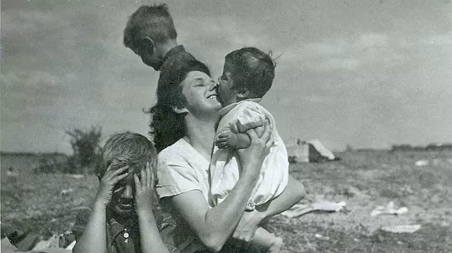 When her mother got dementia, Breeda Kelly Miller used photos to help spur her memory. They serve as the backdrop to Mrs. Kelly’s Journey Home, a one-woman play about the experience.