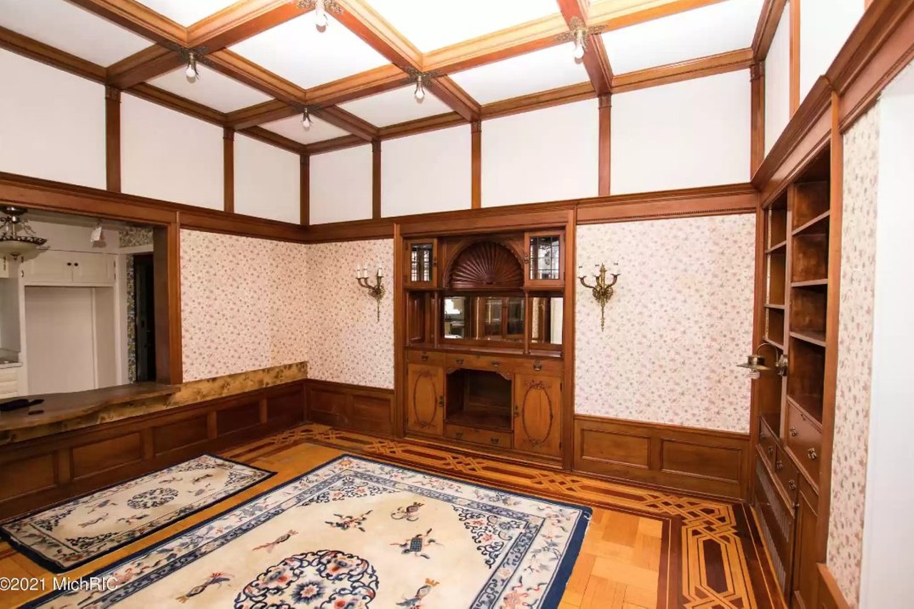 Built for a stove tycoon, Michigan's historic Lee Mansion is now for sale