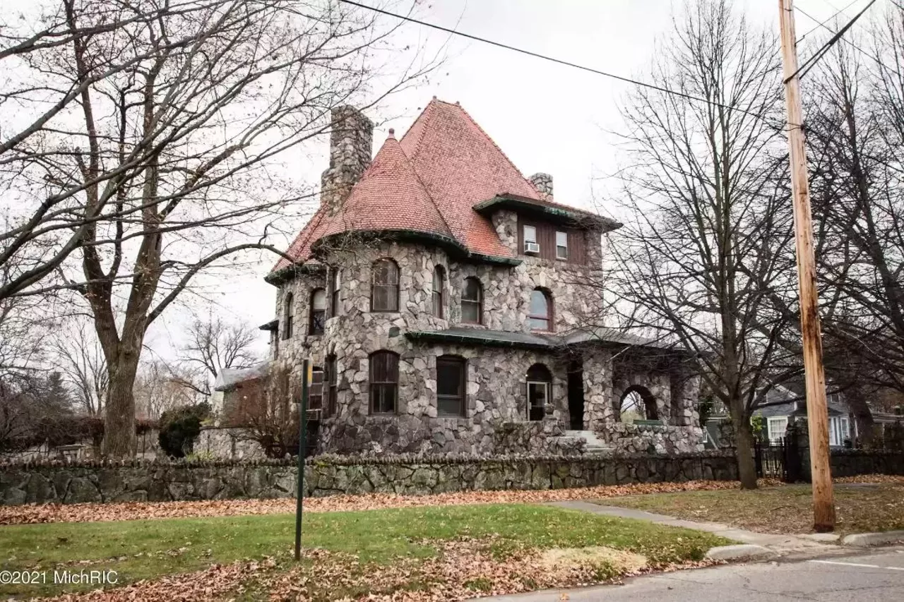 Built for a stove tycoon, Michigan's historic Lee Mansion is now for sale