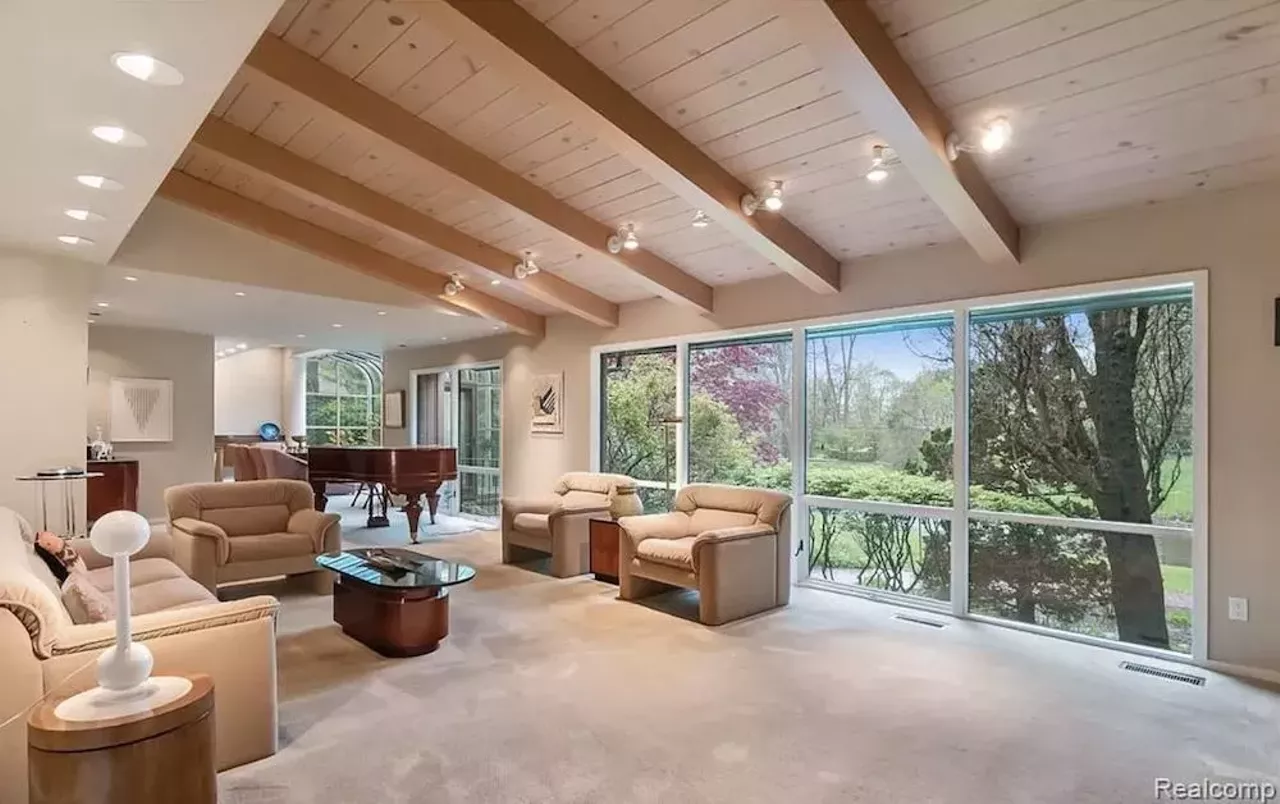Image: Calling all plant parents &#151;&nbsp;this Franklin home has a solarium for all your leaf-bearing children