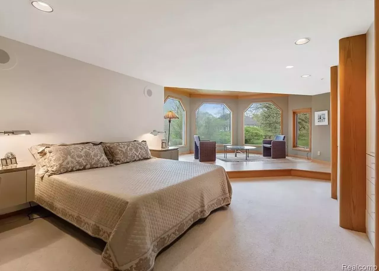 Image: Calling all plant parents &#151;&nbsp;this Franklin home has a solarium for all your leaf-bearing children
