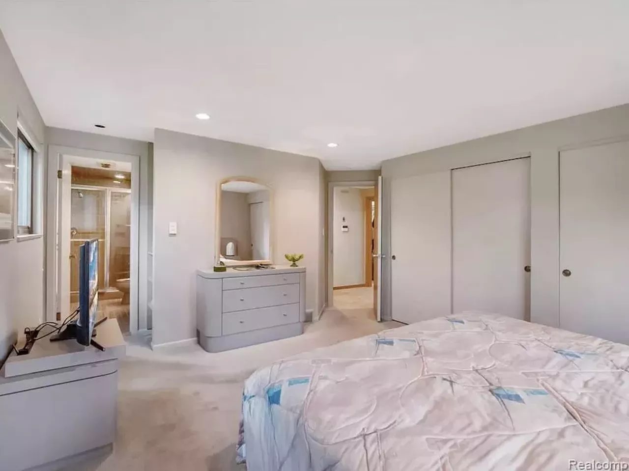 Image: Calling all plant parents &#151;&nbsp;this Franklin home has a solarium for all your leaf-bearing children