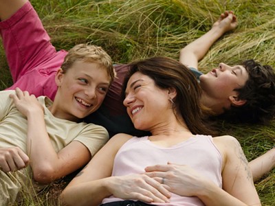 Eden Dambrine, Émilie Dequenne, and Gustav De Waele in Close.