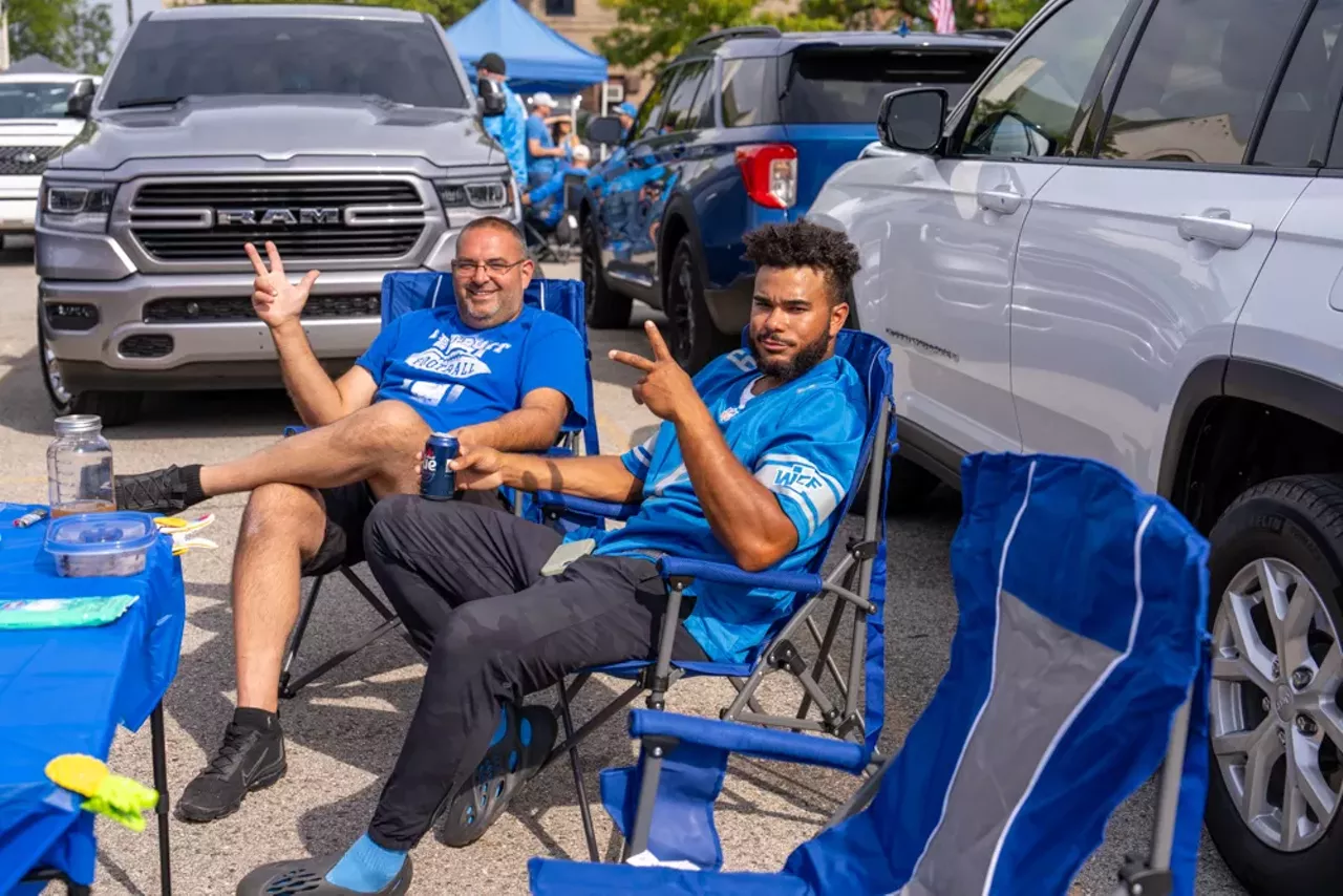 Image: Detroit Lions fans show team spirit at first home game of the season