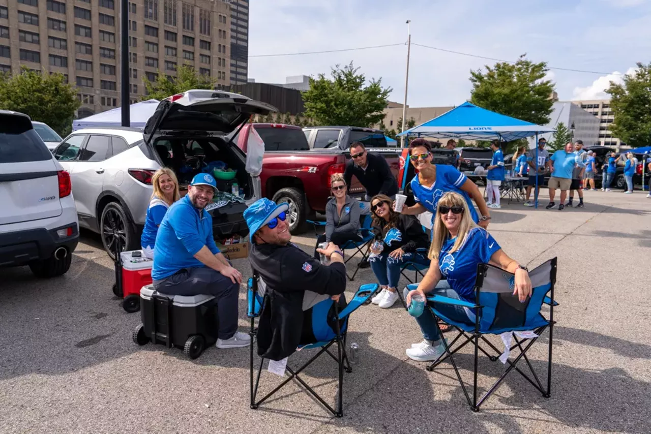 Image: Detroit Lions fans show team spirit at first home game of the season