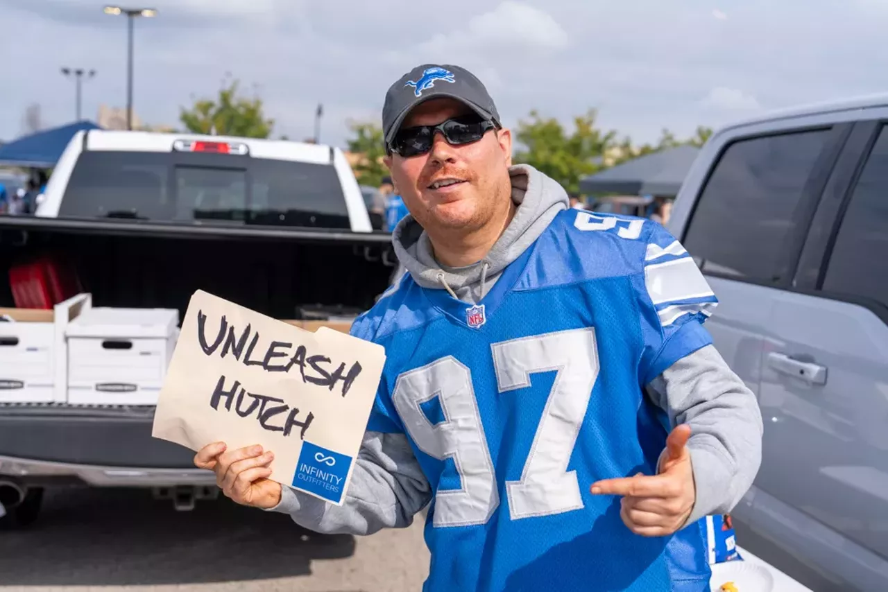 Image: Detroit Lions fans show team spirit at first home game of the season