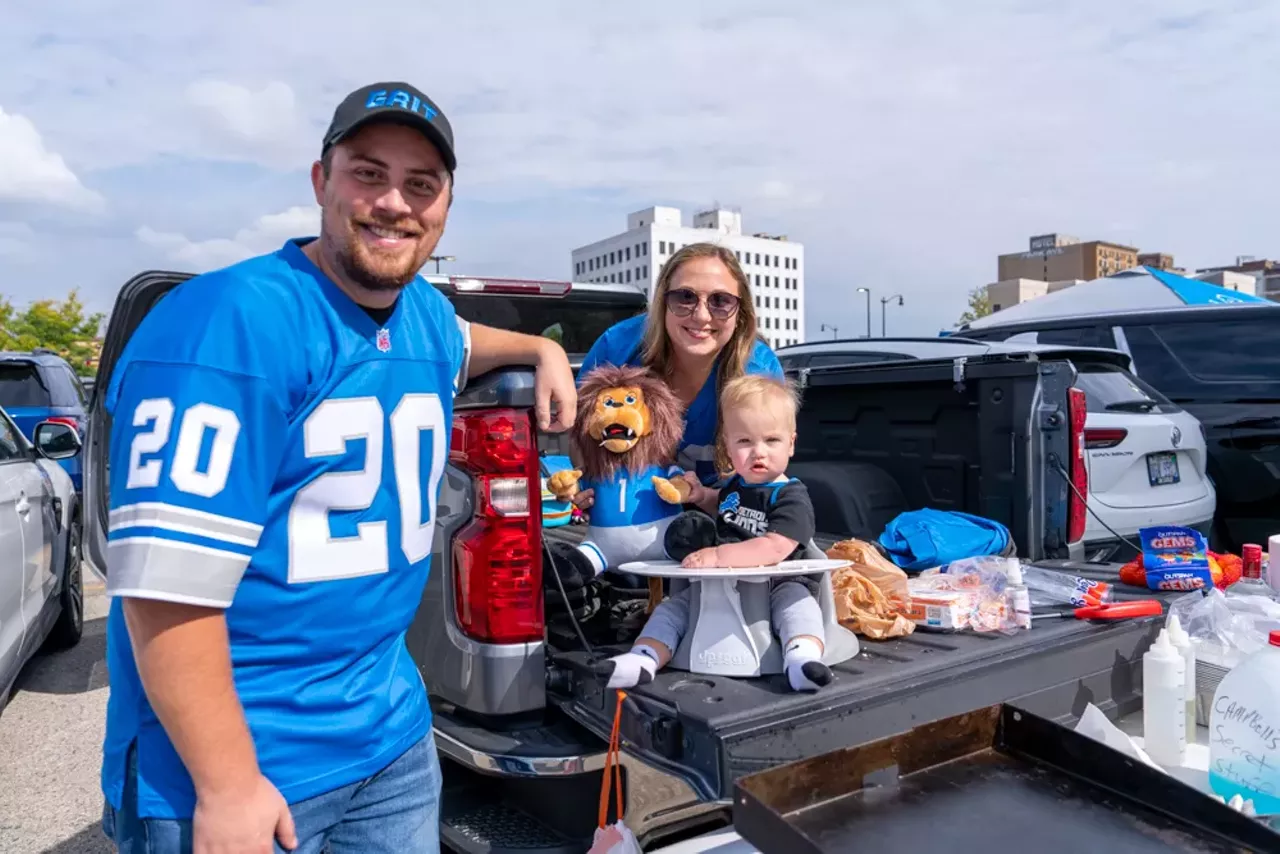 Image: Detroit Lions fans show team spirit at first home game of the season