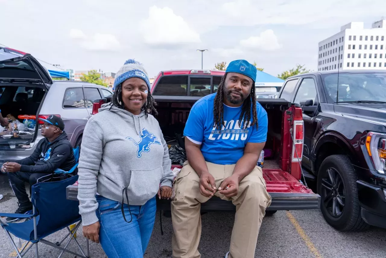 Image: Detroit Lions fans show team spirit at first home game of the season