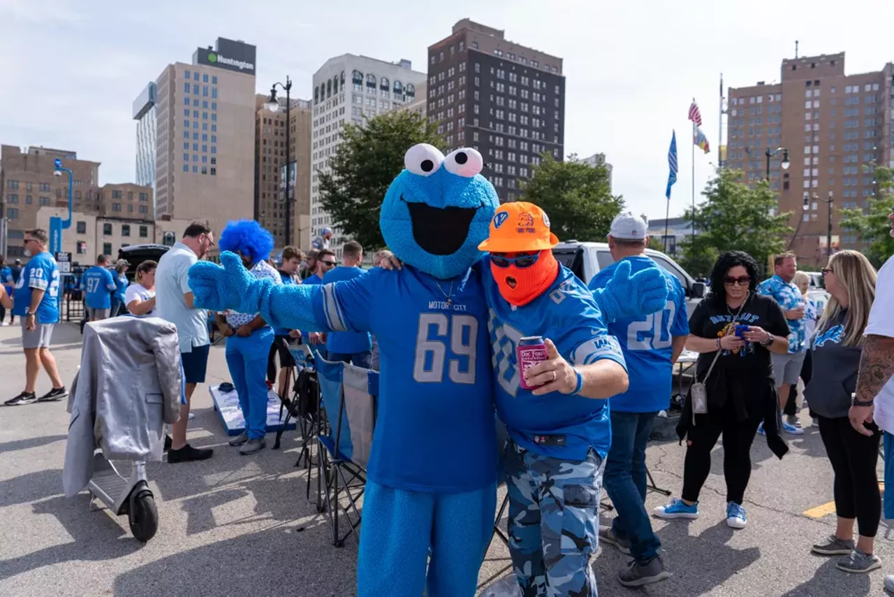 Image: Detroit Lions fans show team spirit at first home game of the season