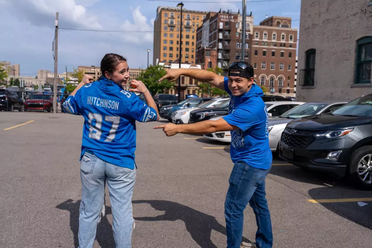 Image: Detroit Lions fans show team spirit at first home game of the season