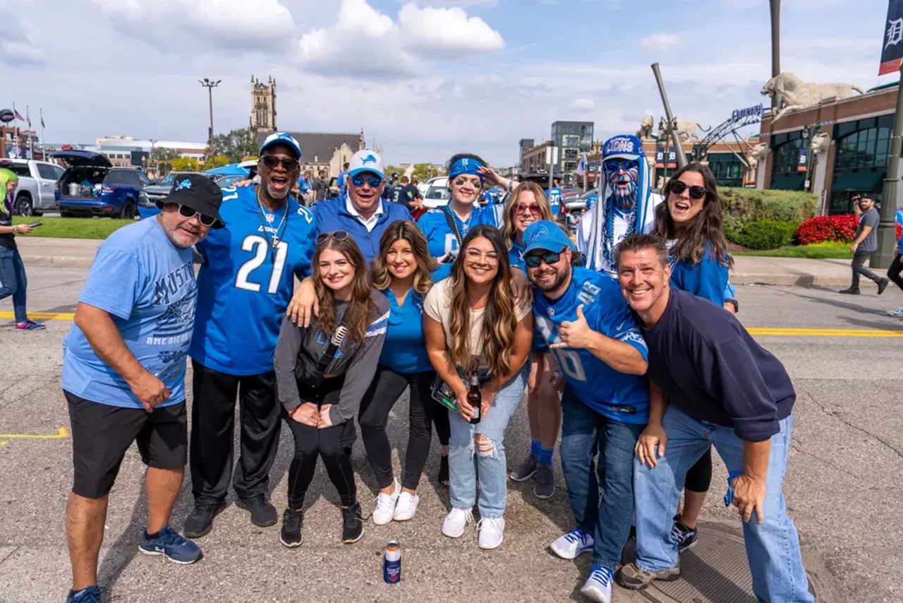Image: Detroit Lions fans show team spirit at first home game of the season